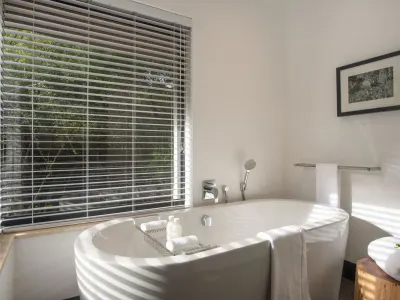 Bathroom - Shamwari Eagles Crag - Addo, South Africa