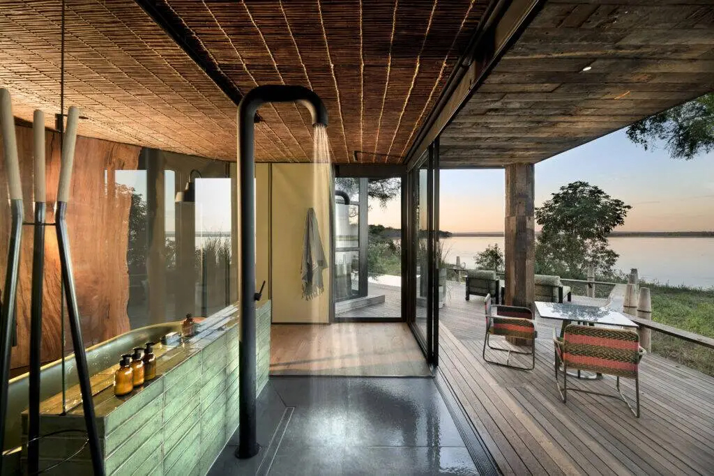 Outdoor shower - Lolebezi - Lower Zambezi, Zambia