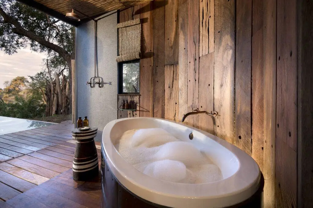 Outdoor tub - Thorntree River Lodge - Livingstone, Zambia
